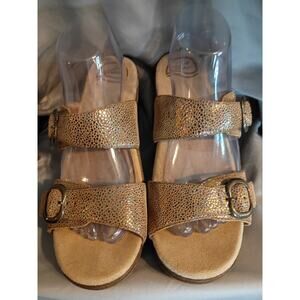 Dansko Sophie Sandals Metallic Tan Leather Upper Double Buckle Straps Sz 10.5